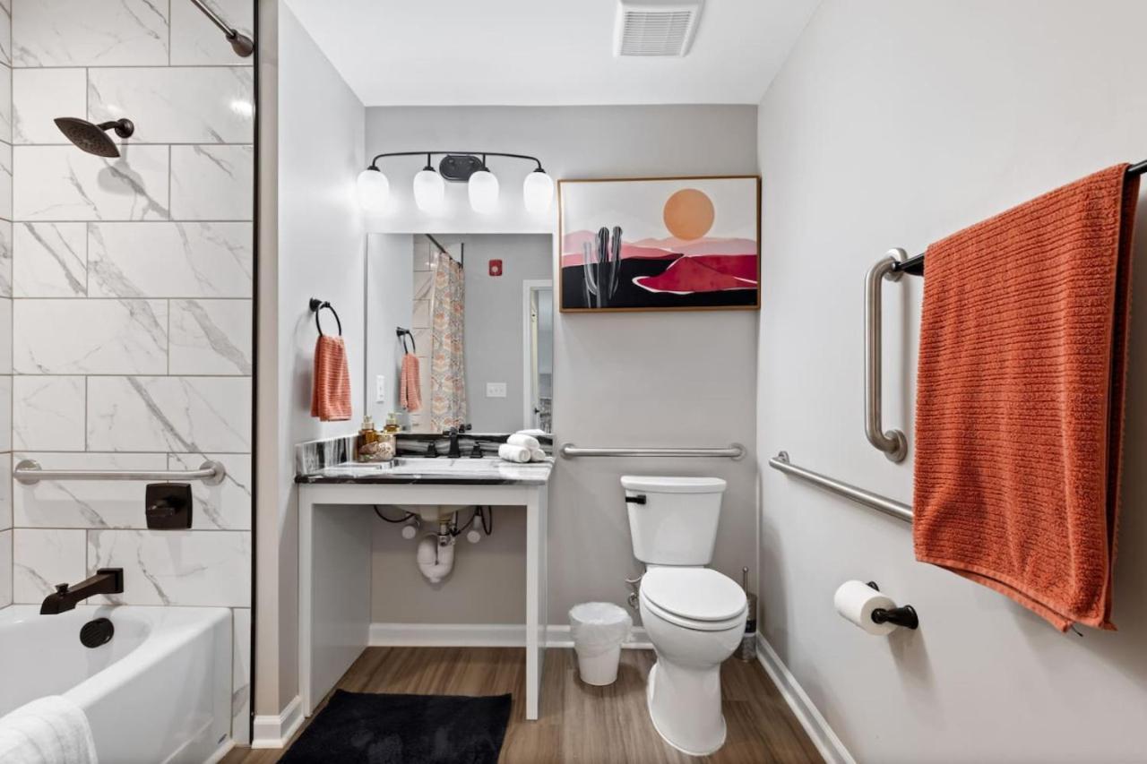 New Luxe Apt 3Br Downtown Fay Unit B Файетвил Екстериор снимка