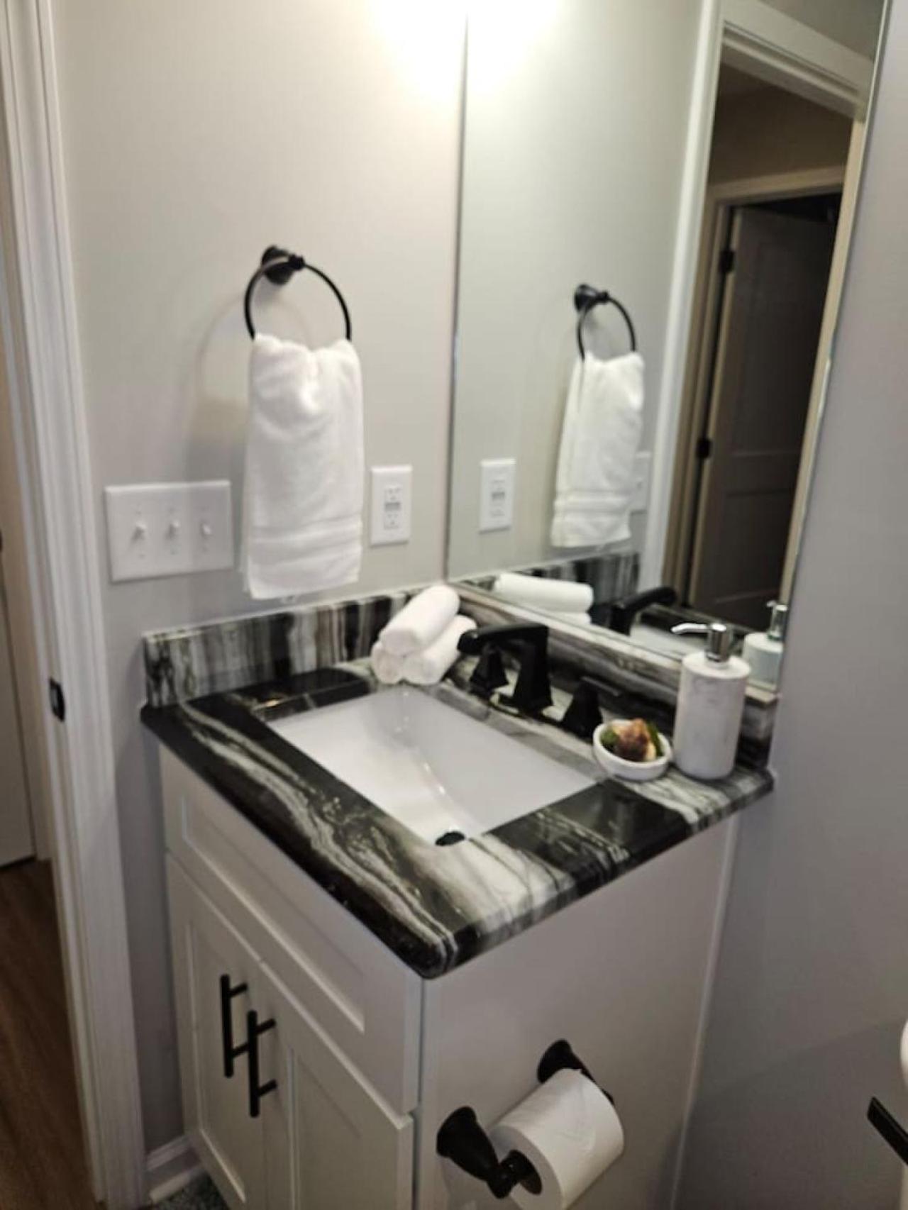 New Luxe Apt 3Br Downtown Fay Unit B Файетвил Екстериор снимка